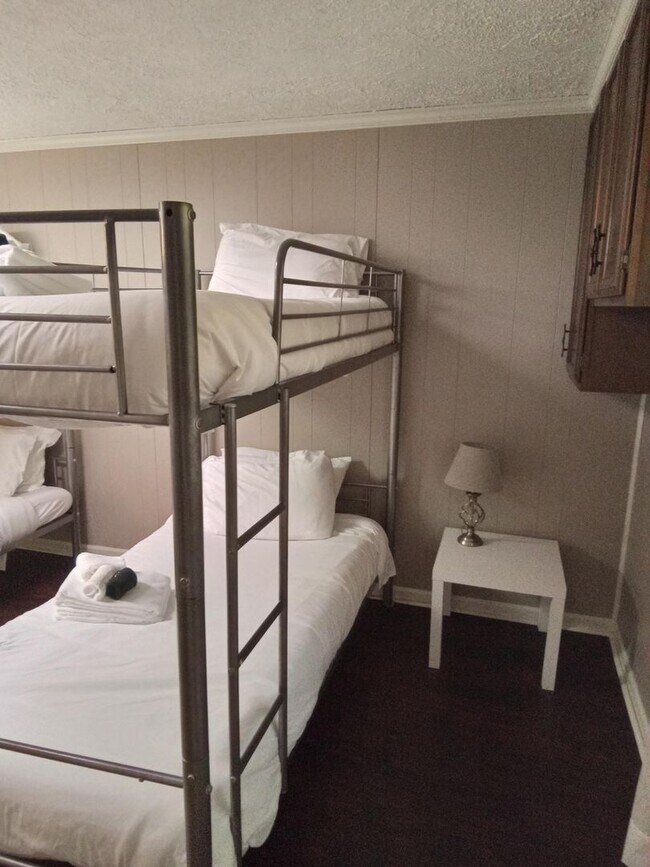 Building Photo - 4BR 3BA SFH with Full Finished Basement