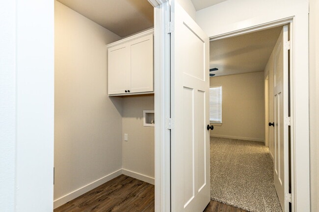 Building Photo - Like-New Modern Townhomes in Cooper ISD!