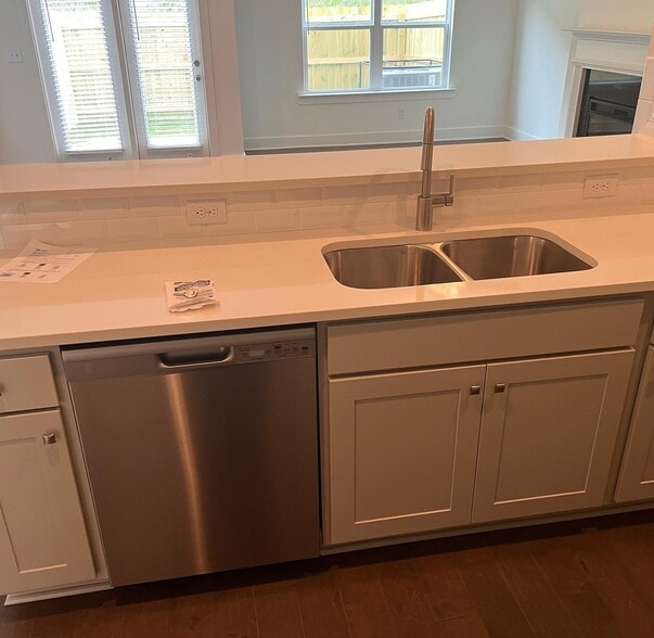 Building Photo - 6440 Scudders Dr