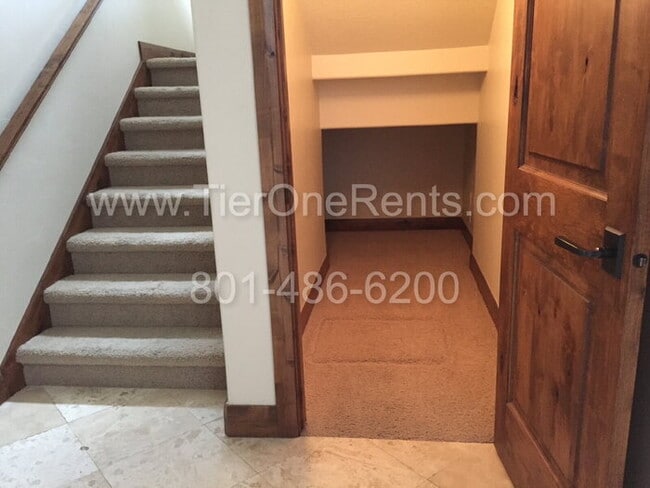 Building Photo - NO DEPOSIT Option Available for This Prope...