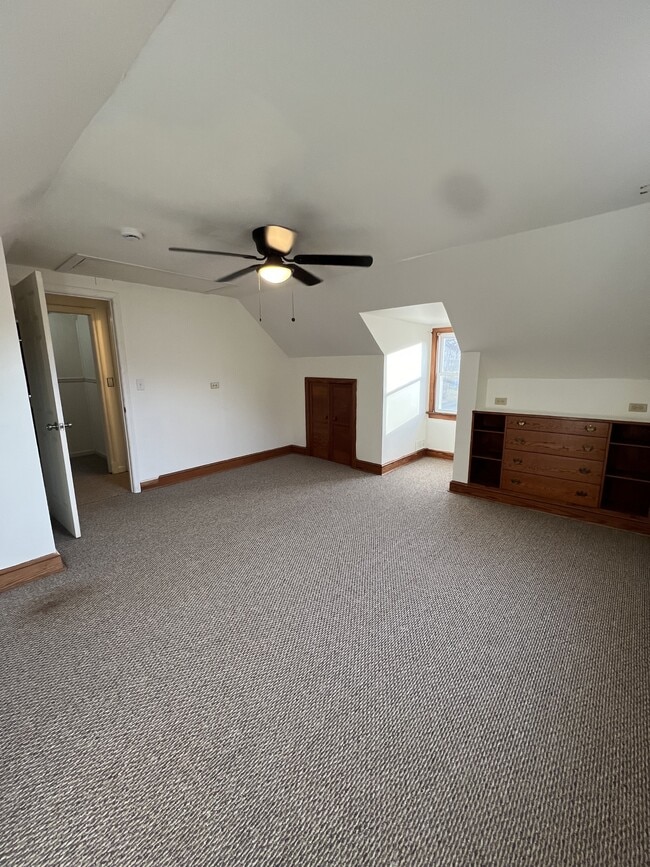 Building Photo - 215 Richmond Ave