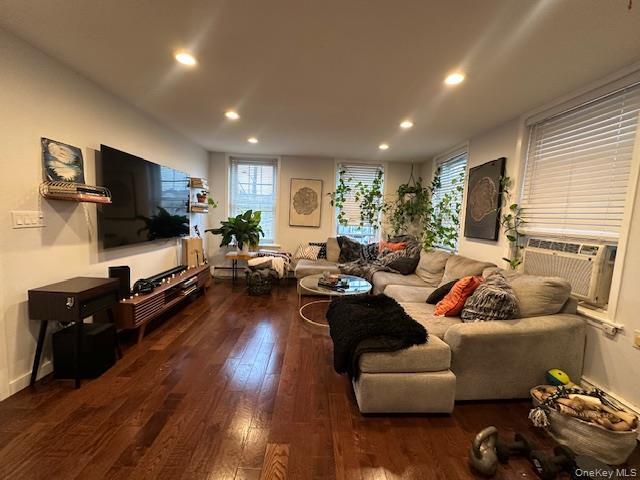 Building Photo - 7 Green St