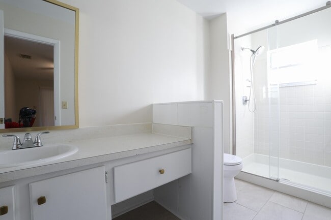 Building Photo - 5005 Ledgewood Way