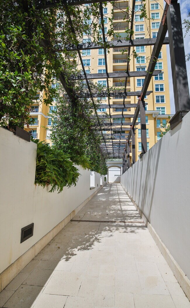 Building Photo - 345 Bayshore Blvd