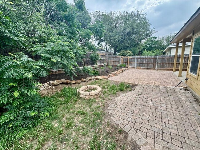 Building Photo - 2110 Charlotte Estates Dr