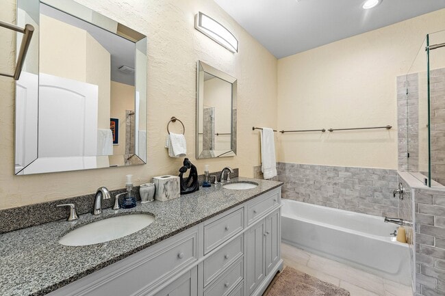 Building Photo - 858 Windermere Way