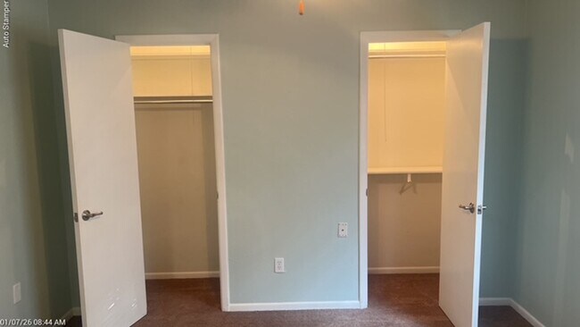 Building Photo - 3700 Dauphine Ct