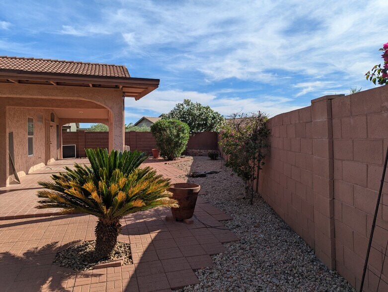 Building Photo - 9287 E Shasta Dr