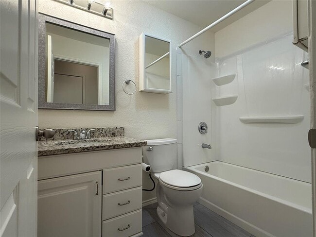 Building Photo - 314 Raintree Dr