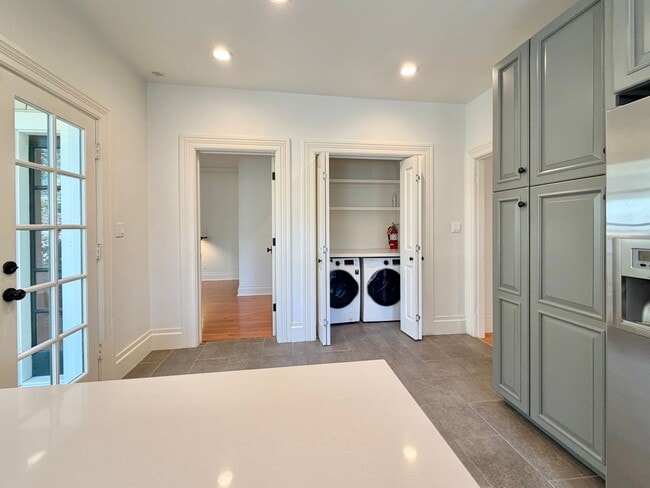 Building Photo - 3 Bedrooms, 2 Bathrooms Saint Helena Charm with Modern Conveniences