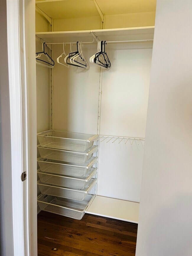 Building Photo - 821 Bergen Ave