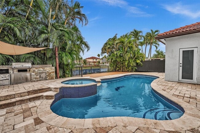 Building Photo - 1102 SW 149th Path