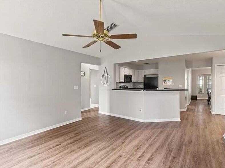 Building Photo - 1547 Spring Ridge Cir