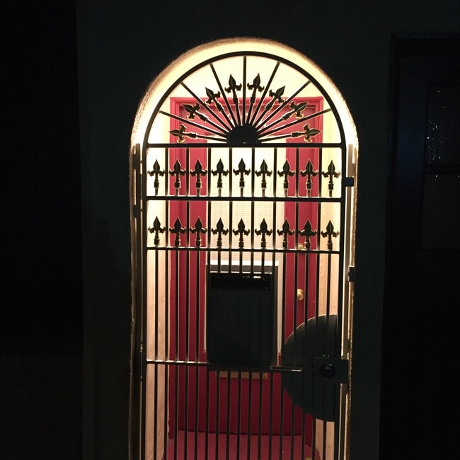 Building Photo - 326 Utah St