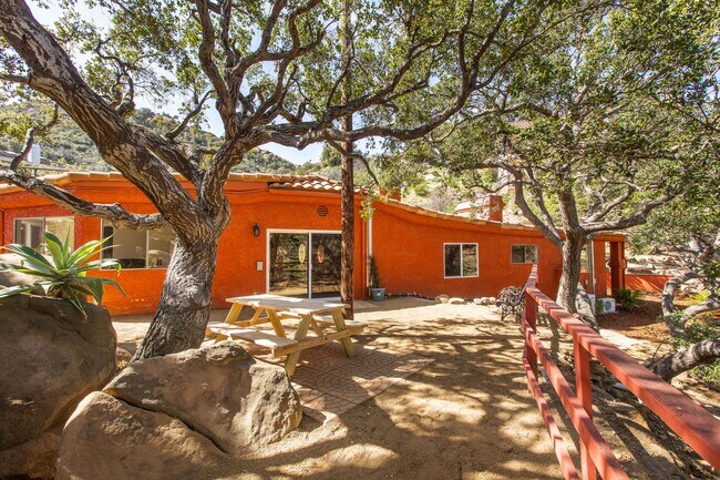 Building Photo - 7846 Lilac Ln