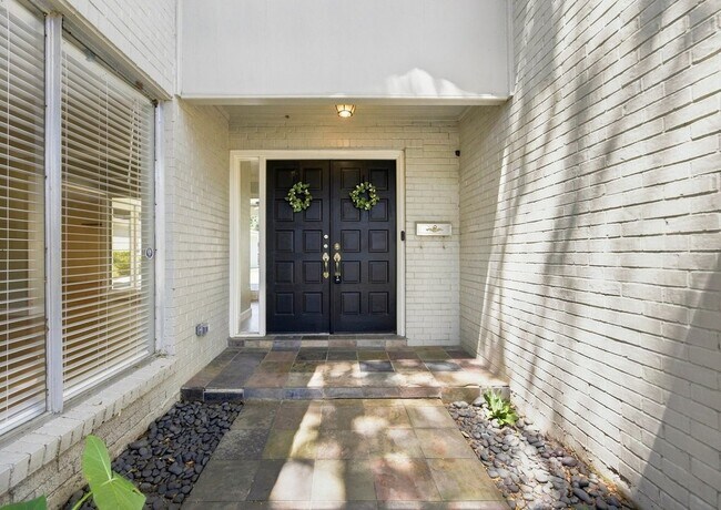 Building Photo - 5522 Dumfries Dr