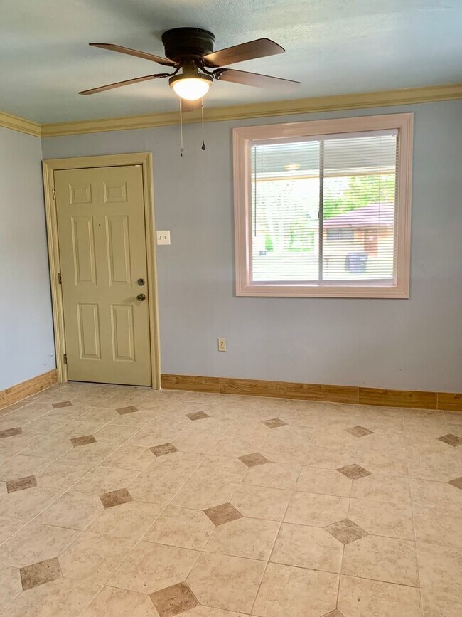 Building Photo - 3BD/2BA House for Lease in Bristol Place Subdivision in Baton Rouge