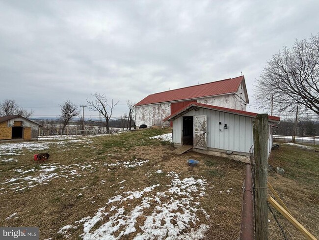 Building Photo - 937 Main St