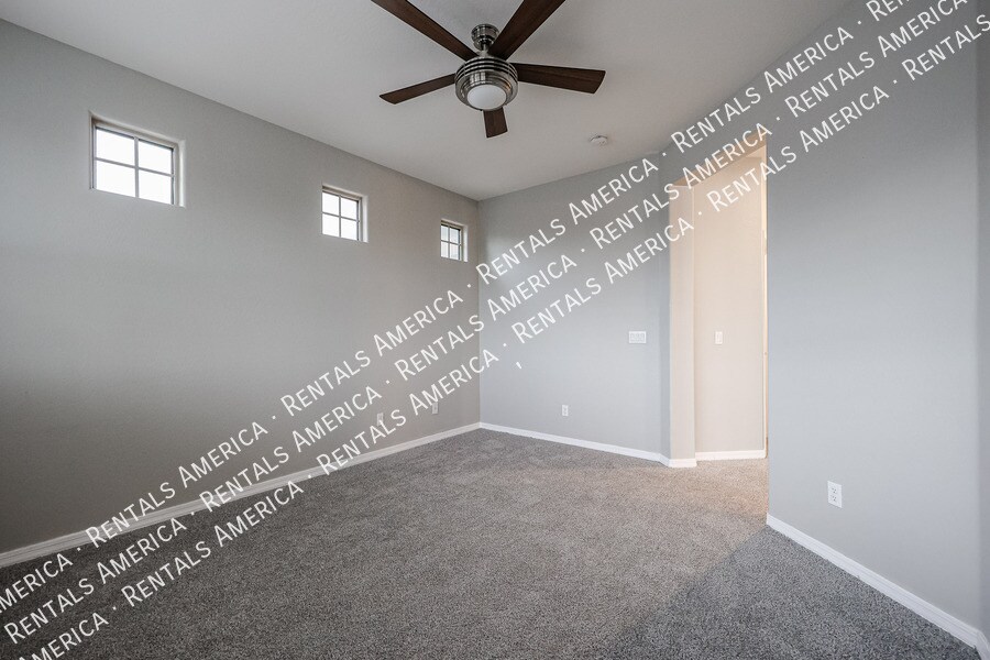 Building Photo - 1936 S Sycamore Pl