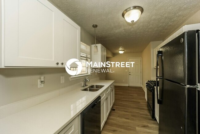 Building Photo - 3 Bedroom Pet-Friendly Home in Stockbridge, GA with Main Street Renewal