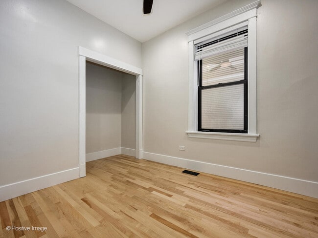 Building Photo - 2415 W Warner Ave