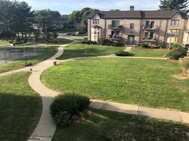 Building Photo - 107 Oak Ln