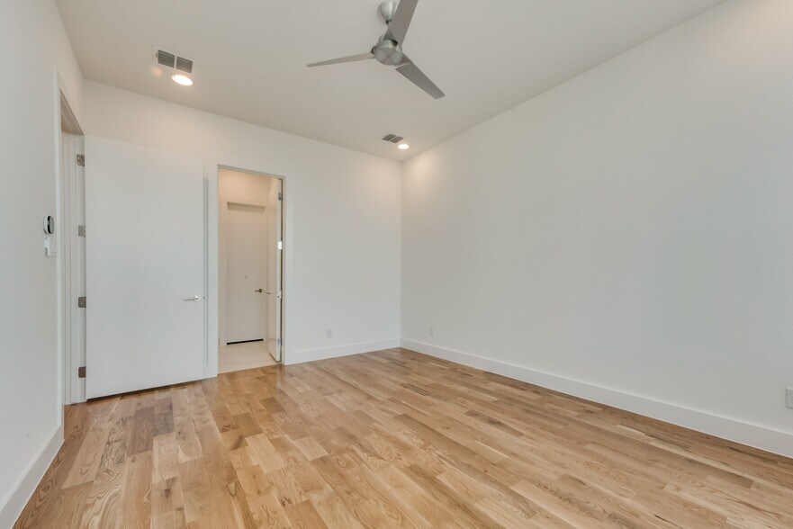 Building Photo - 1906 Annex Ave