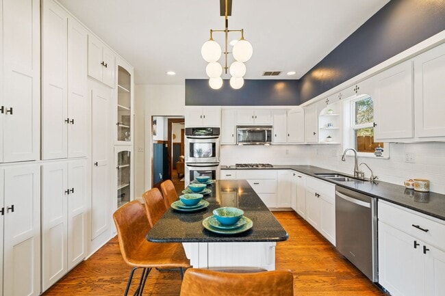 Building Photo - Beautifully Updated Historic Home