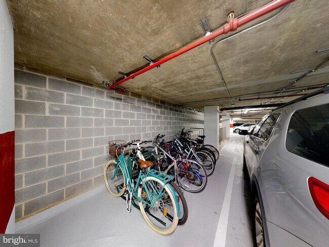 Building Photo - 1045 N Utah St