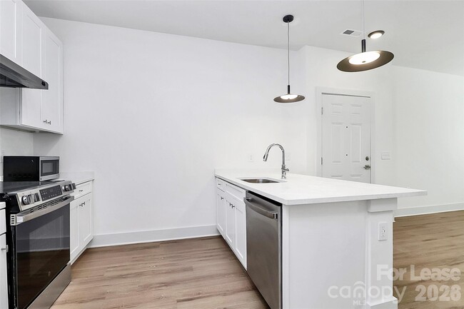 Building Photo - 3515 Markland Dr