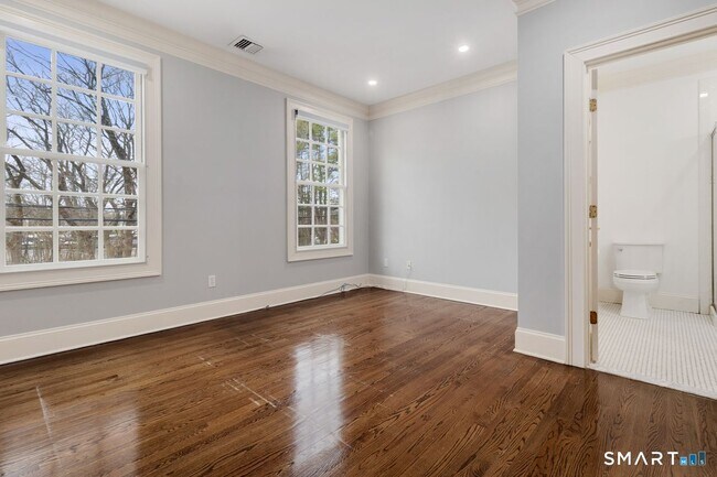 Building Photo - 59 Crescent Rd