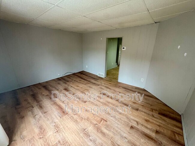 Building Photo - 474 Spang Ave