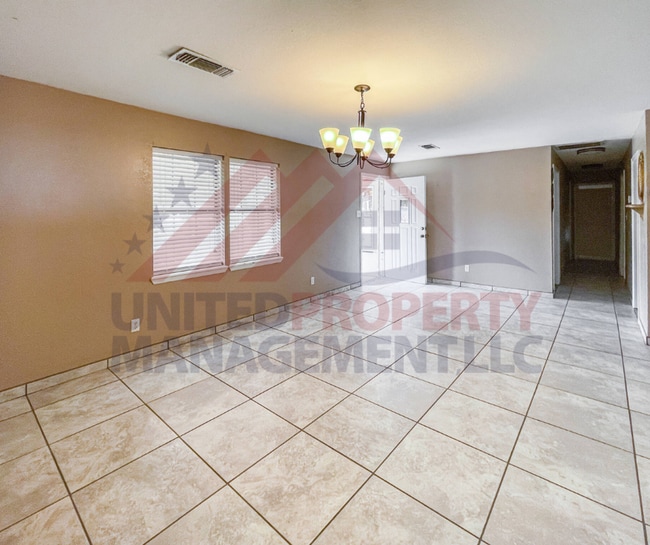 Building Photo - Spacious Home on ½ Acre Just South of Town...