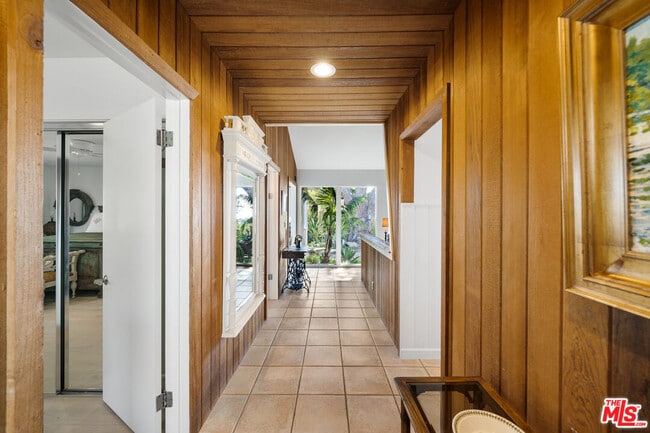 Building Photo - 28952 Selfridge Dr