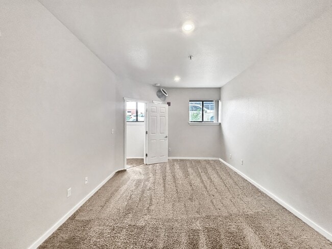 Building Photo - $0 DEPOSIT OPTION. 2 BED 2.5 BATH CONDO AT STUDIO 70 IN DENVER'S GOLDEN TRIANGLE. PARKING INCLUDED!