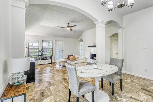 Building Photo - 6015 Wildbriar Ln