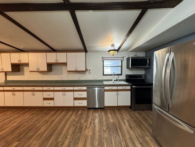 Building Photo - 5119 Mesa Dr