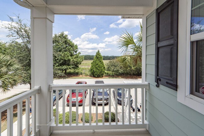 Building Photo - 4 Bedroom 3.5 Bath Townhouse in Kingsbridge at Park West - Mt Pleasant