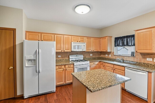 Building Photo - 971 Lakestone Ln