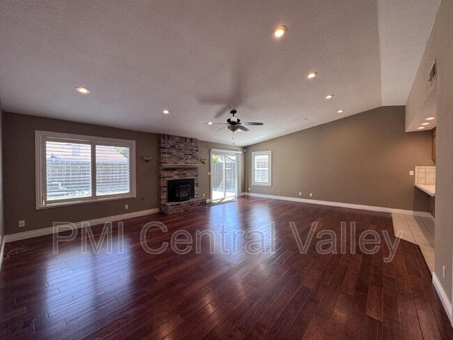 Building Photo - 2104 Graywood Ct