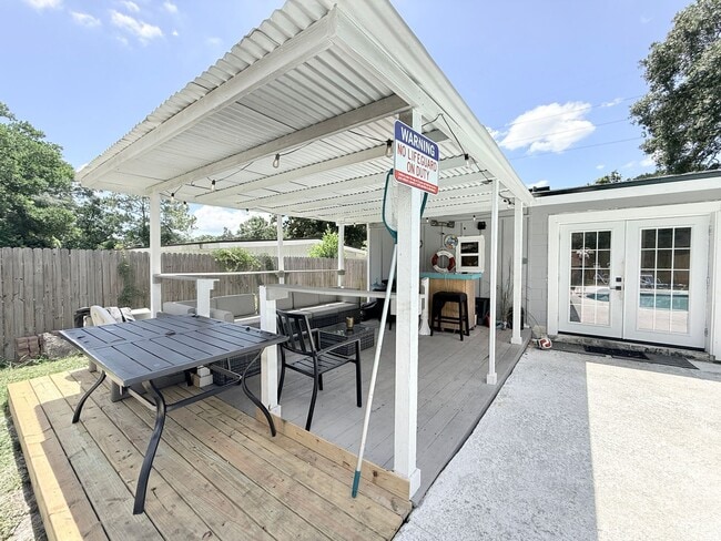 Building Photo - Renovated Pool Home with Private Backyard Oasis