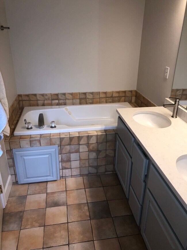 Building Photo - 3Bd/3Ba Seattle Townhouse