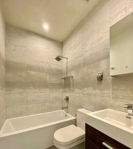 Building Photo - 565 Evergreen Ave
