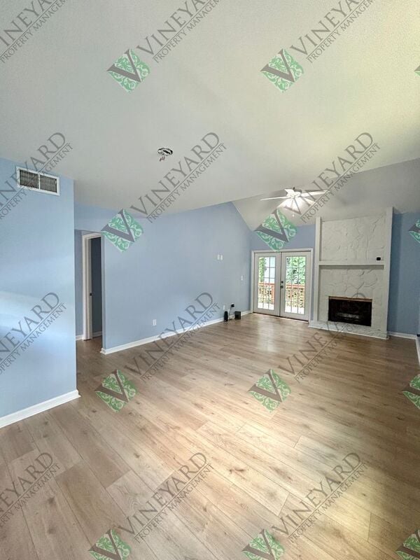 Building Photo - 1014 Falling Water Dr