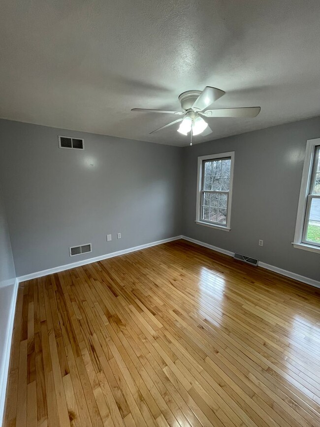 Building Photo - 1513 King Henry Dr