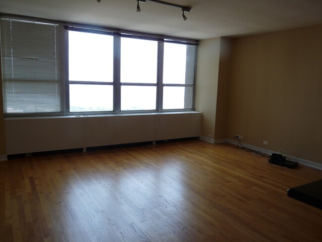 Building Photo - 655 W Irving Park Rd