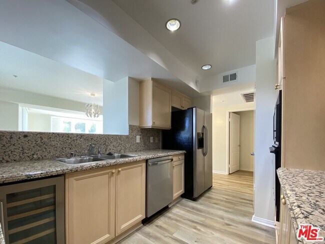 Building Photo - 11099 Ophir Dr
