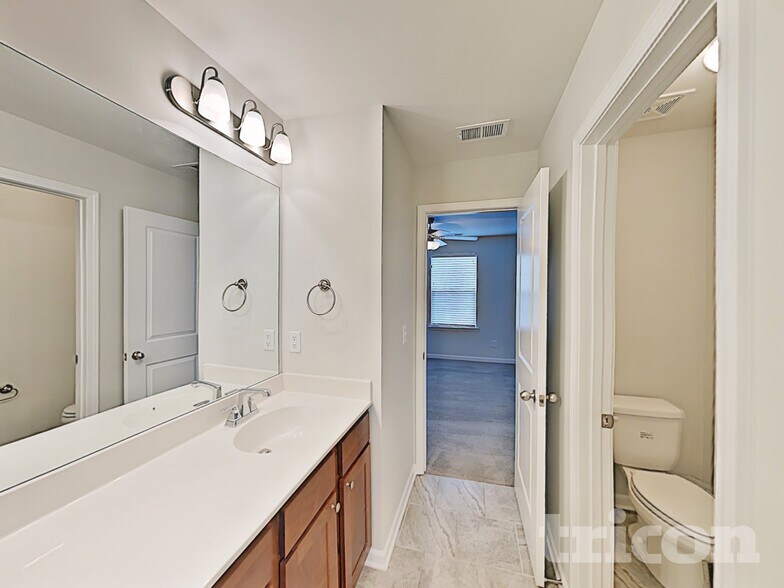 Building Photo - 305 Woodfern Ct