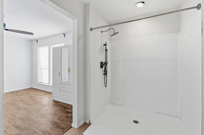 Building Photo - 2106 Lamplight Village Cir