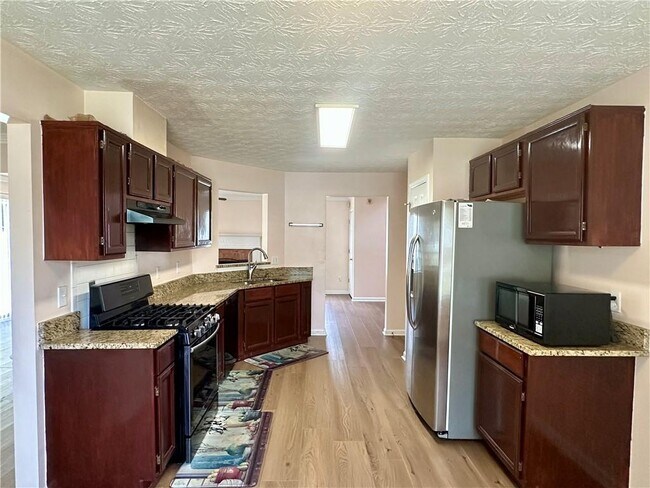 Building Photo - 665 Walnut Creek Dr NW